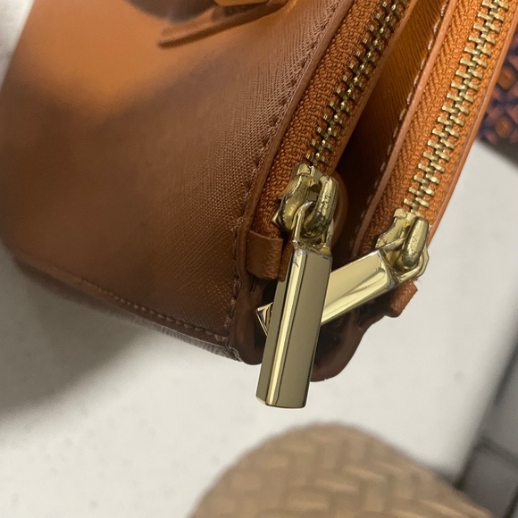 Tory Burch Robinson Double Zip Tote - Picture 4 of 13